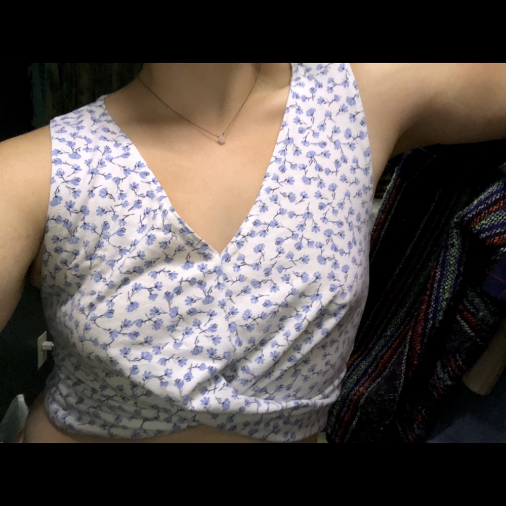 cute cropped blue floral tank top